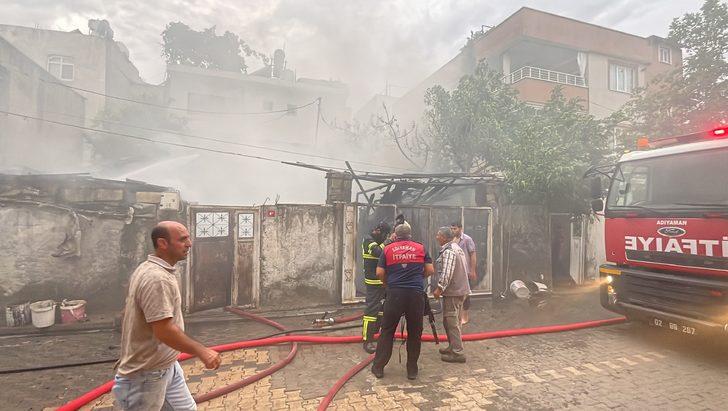 Adıyaman'da ev yangını hasara neden oldu G3