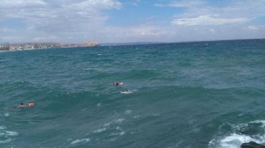 Denize d&uuml;şen Esma&rsquo;yı kurtarmaya &ccedil;alışan babası ve ağabeyi boğularak &ouml;ld&uuml;