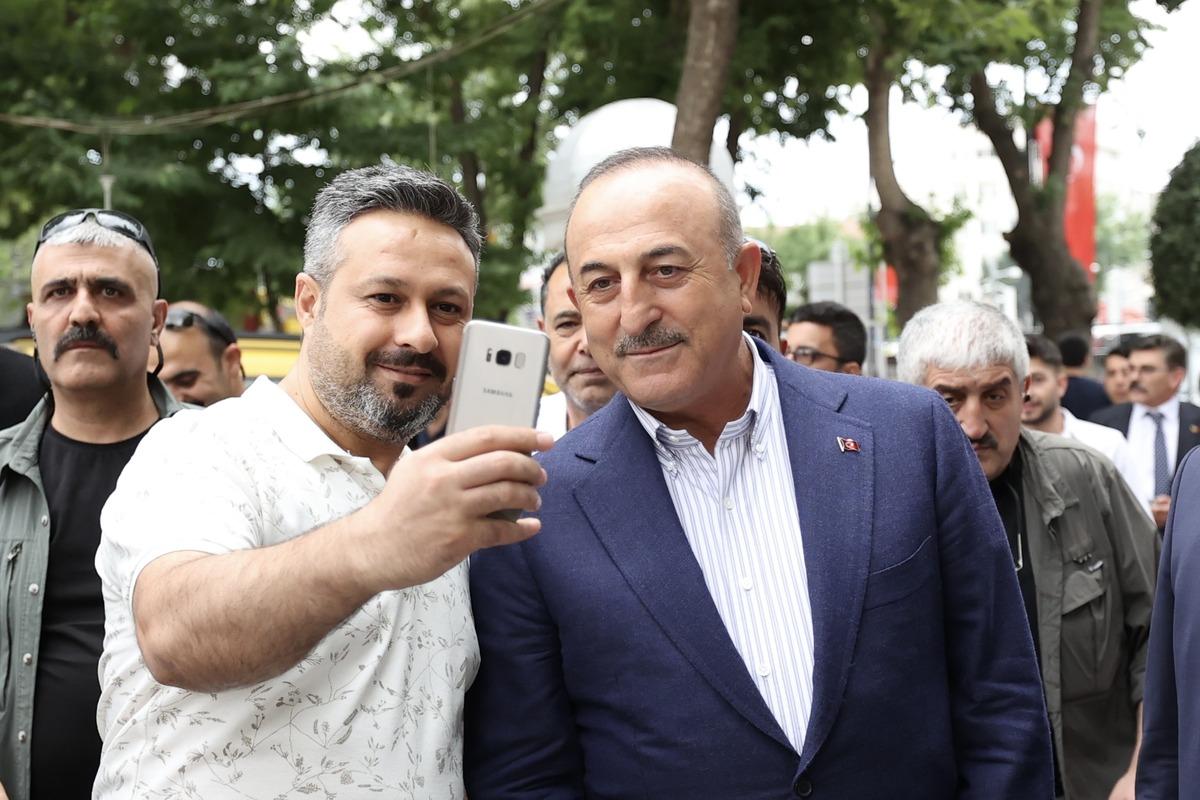 Dışişleri Bakanı Mevl&uuml;t &Ccedil;avuşoğlu Malatya'da gen&ccedil;lerle buluştu