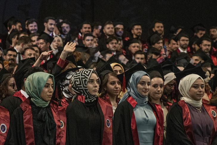 Eğitim hayatlarında ayrılmayan ikizler tıp fakültesinden de birlikte mezun oldu G3