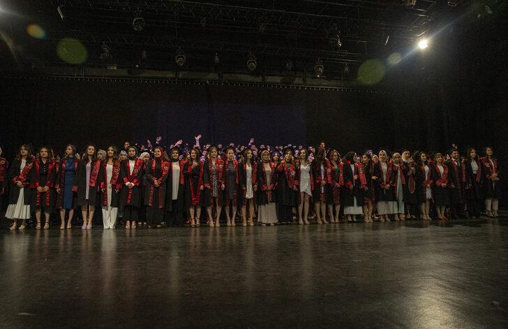 Eğitim hayatlarında ayrılmayan ikizler tıp fakültesinden de birlikte mezun oldu G5