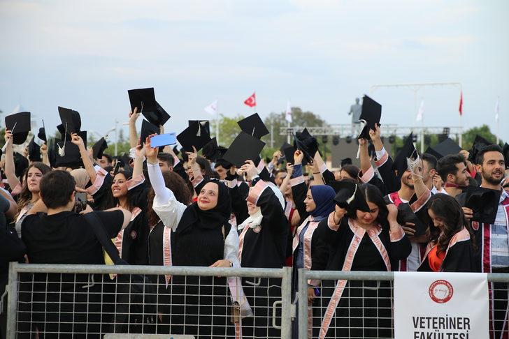 HMKÜ'de 3 bin 100 öğrenci mezun oldu G1