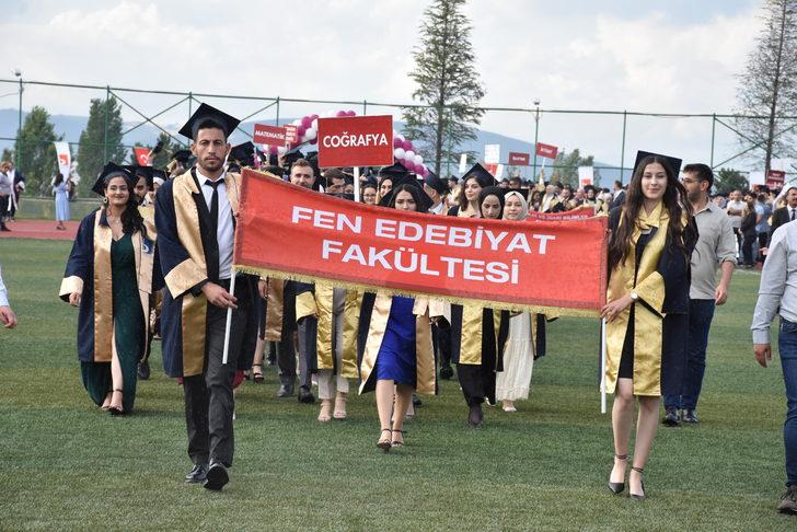 Bilecik Şeyh Edebali Üniversitesinde mezuniyet töreni düzenlendi G2
