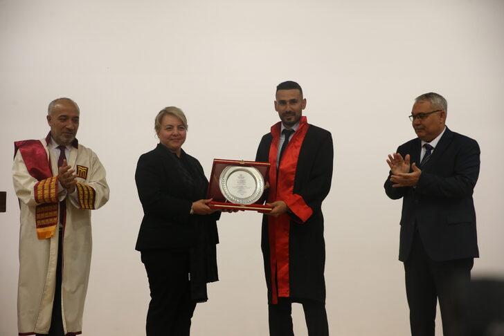 Muş'ta mezun olan üniversite öğrencileri törenle diplomalarını aldı G5