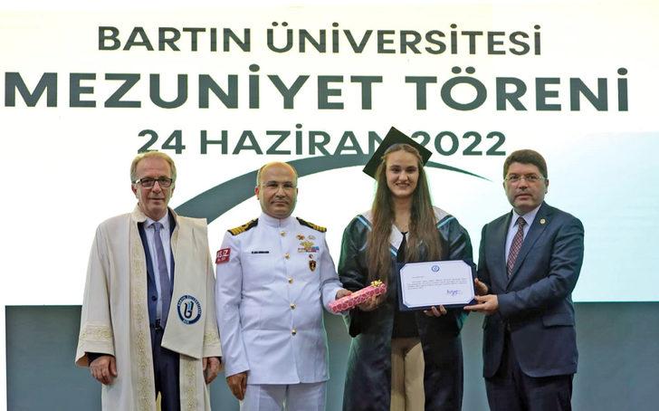 BARÜ'de mezuniyet töreni düzenlendi G2