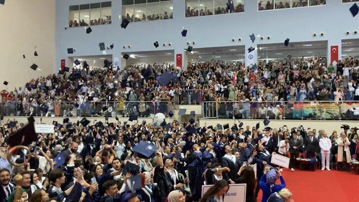 BARÜ'de mezuniyet töreni düzenlendi G4