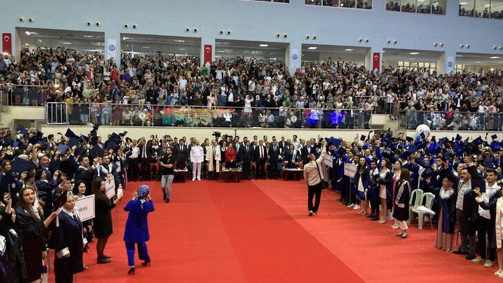 BARÜ'de mezuniyet töreni düzenlendi G5