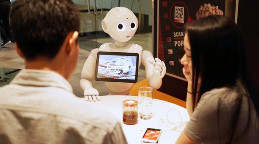 Pizza Hut&rsquo;ın Şangay&rsquo;daki restoran&rsquo;ında yeni Robot var