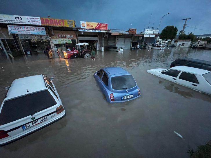 GÜNCELLEME - Osmaniye'de sağanak nedeniyle ev ve iş yerlerini su bastı G3