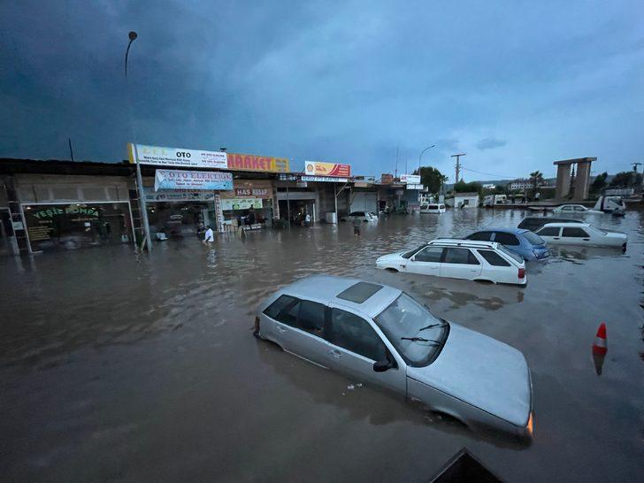 GÜNCELLEME - Osmaniye'de sağanak nedeniyle ev ve iş yerlerini su bastı G4
