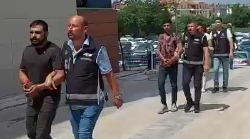 İzmir'de çalıntı mal satmak isteyen 3 kişi tutuklandı