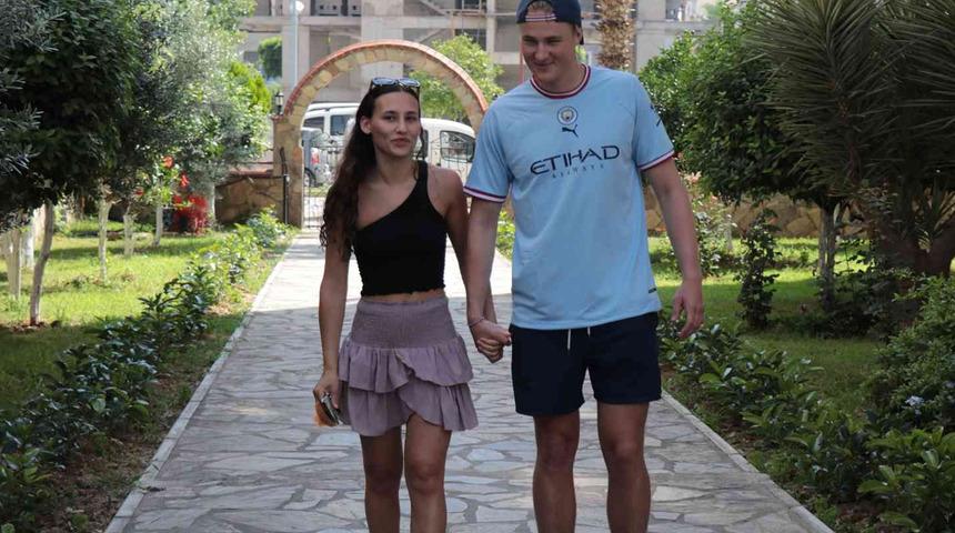 Türkiye'de çok konuşulmuştu! Kimlikle ilk turist geldi