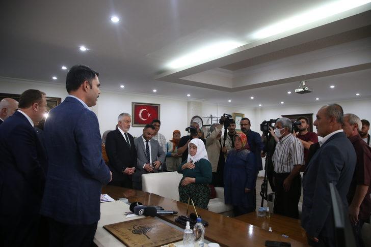 Çevre, Şehircilik ve İklim Değişikliği Bakanı Kurum, yeni evlerine kavuşan vatandaşlarla buluştu: G2