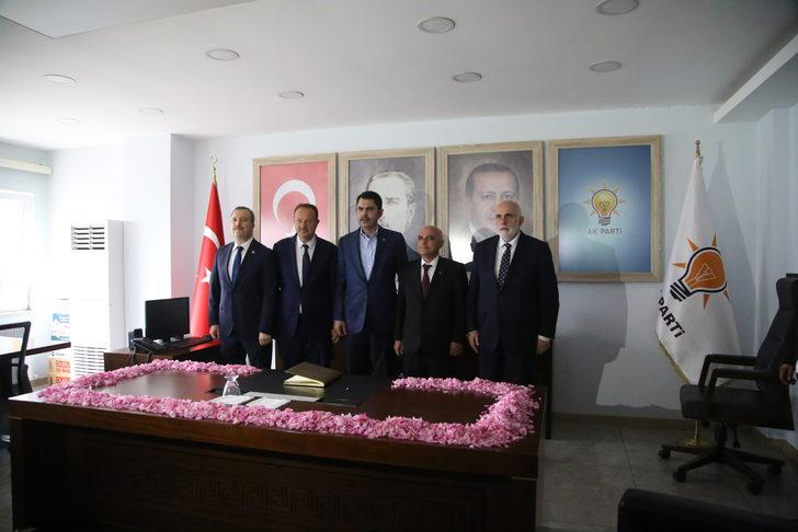 Çevre, Şehircilik ve İklim Değişikliği Bakanı Kurum, yeni evlerine kavuşan vatandaşlarla buluştu: G4