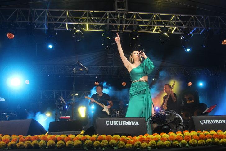 Mersin'de Funda Arar, 10. Uluslararası Soli Güneş Festivali'nde sahne aldı G1