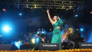 Mersin'de Funda Arar, 10. Uluslararası Soli Güneş Festivali'nde sahne aldı