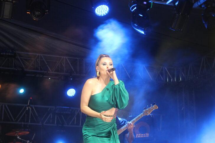 Mersin'de Funda Arar, 10. Uluslararası Soli Güneş Festivali'nde sahne aldı G2