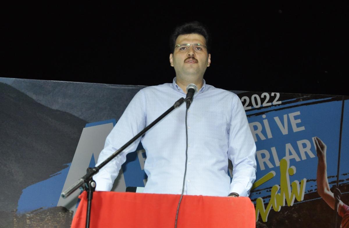 &Ccedil;ukurca'da festival kapsamında dengbej ve m&uuml;zik dinletisi