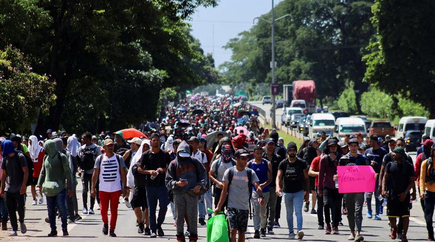 G&ouml;&ccedil;men kafilesinin uzun yolculuğu başladı... Binlercesi ABD sınırına akın ediyor!