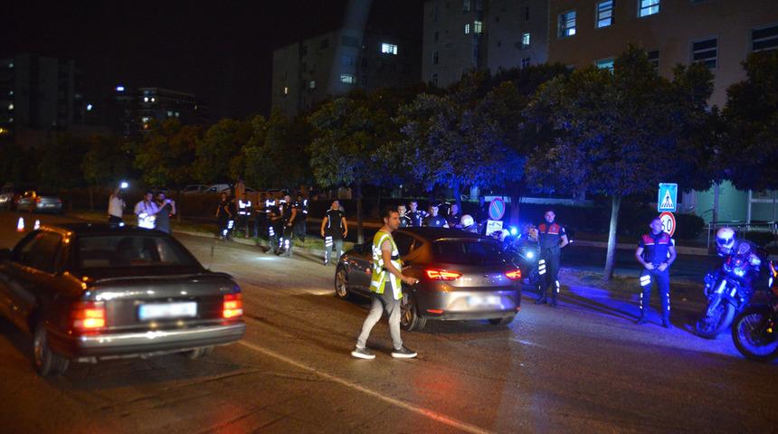 Adana'da 2 bin 650 polisle asayiş uygulaması! Çok sayıda aranan şüpheli yakalandı