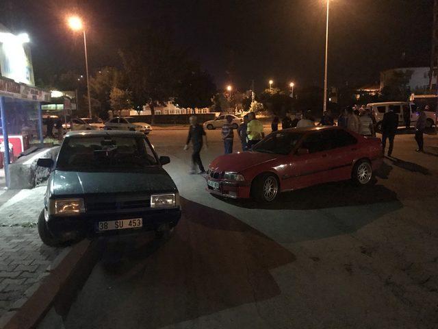 Kayseri'de otomobiliyle drift yapmak isteyen sürücü park halindeki araca çarptı