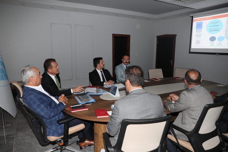 İçişleri Bakan Yardımcısı Ersoy, Hakkari Valisi Akbıyık'ı ziyaret etti G4