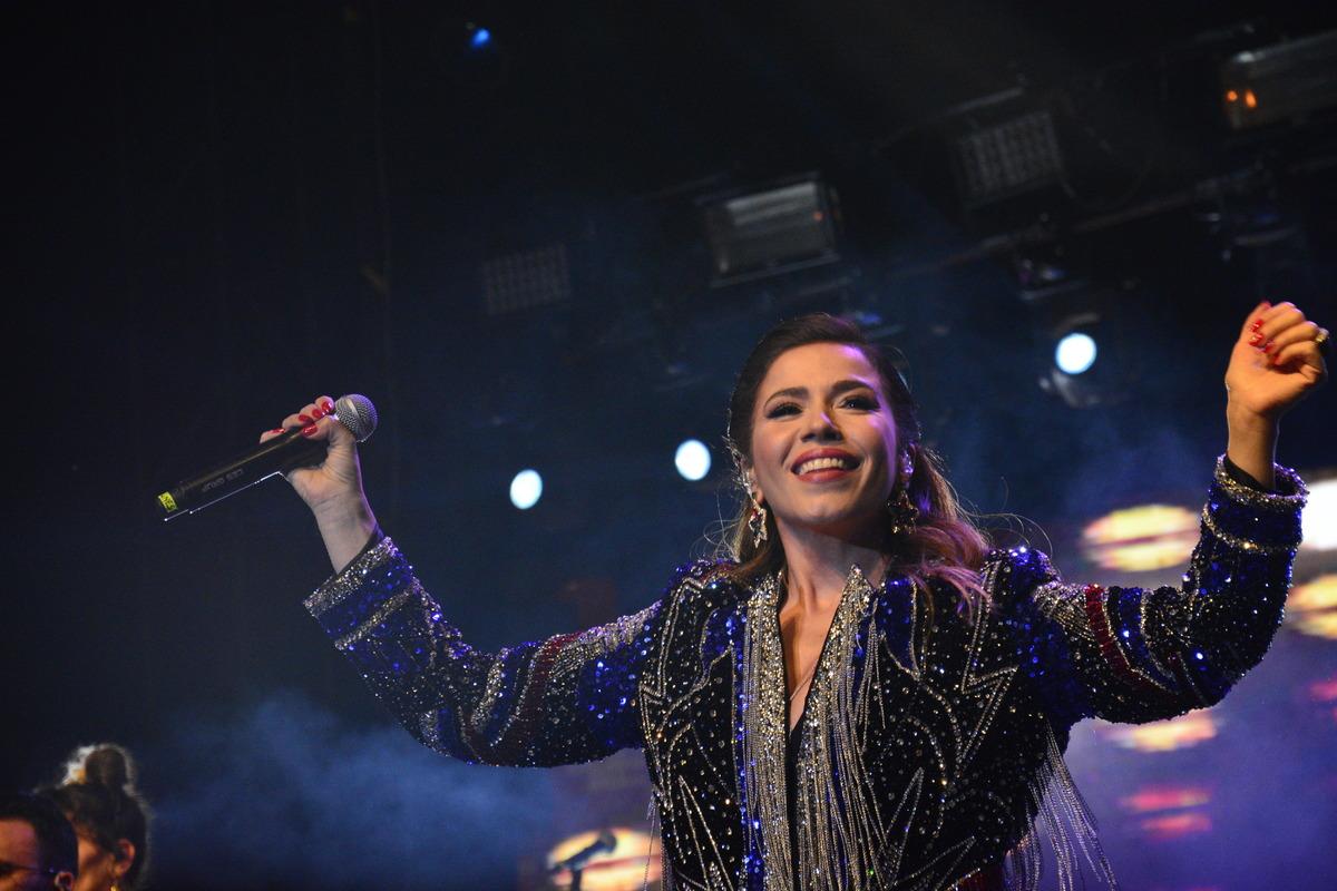 "Uluslararası Bursa Festivali"nde Selami Şahin ve Burcu G&uuml;neş sahne aldı
