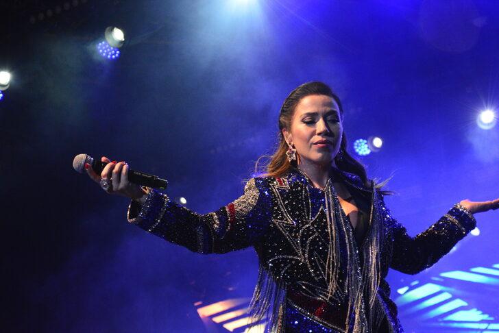 "Uluslararası Bursa Festivali"nde Selami Şahin ve Burcu Güneş sahne aldı G2