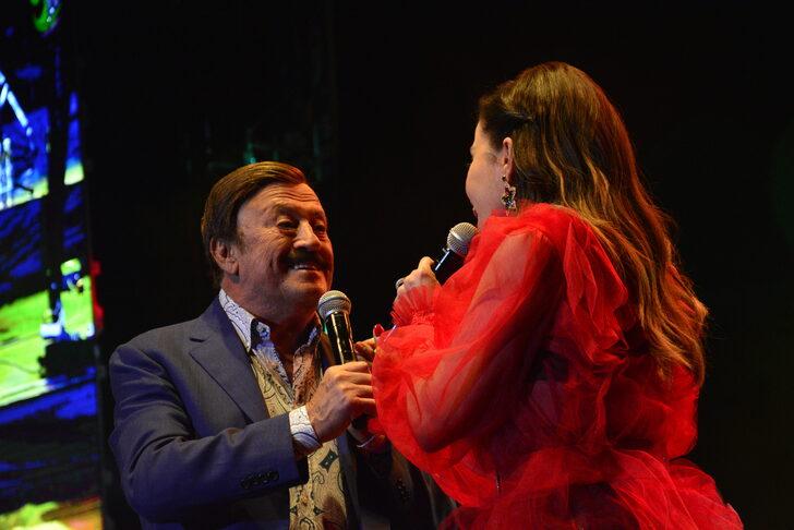 "Uluslararası Bursa Festivali"nde Selami Şahin ve Burcu Güneş sahne aldı G3