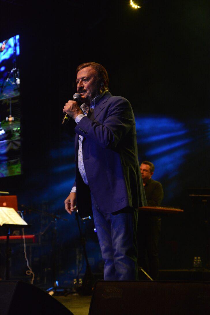 "Uluslararası Bursa Festivali"nde Selami Şahin ve Burcu Güneş sahne aldı G4