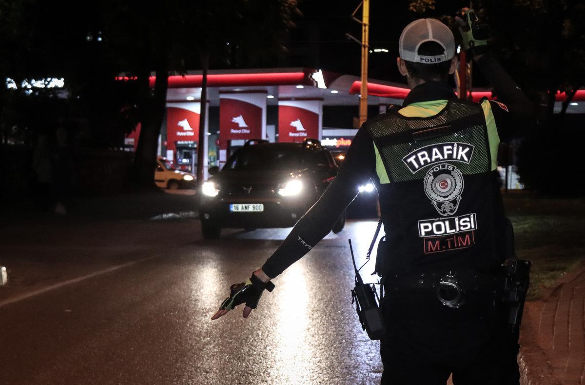 Bursa'da 450 polisin katılımıyla "Dinamit-2" uygulaması yapıldı