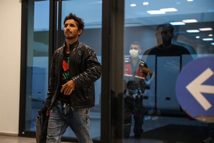 Afganistan uyruklu 131 düzensiz göçmen sınır dışı edildi G2