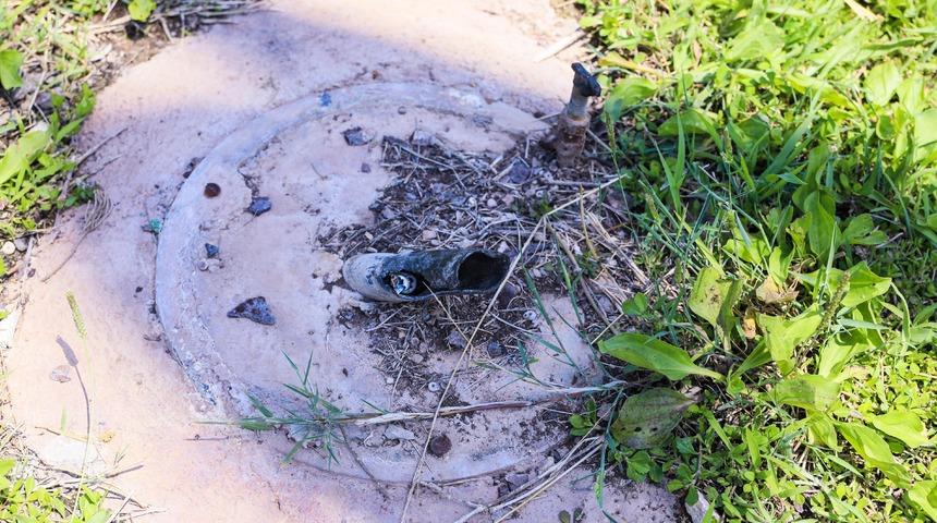 Antalya'da &ccedil;ocuk parkında olanlar belediyeyi harekete ge&ccedil;irdi! Betonlu-kaynaklı &ouml;nlem  