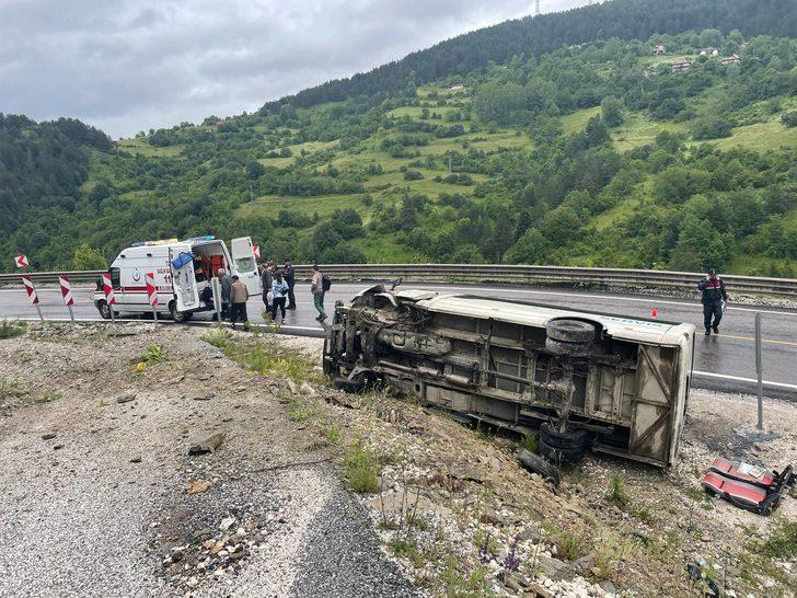 Kastamonu'da işçi servisinin devrilmesi sonucu çok sayıda kişi yaralandı G4