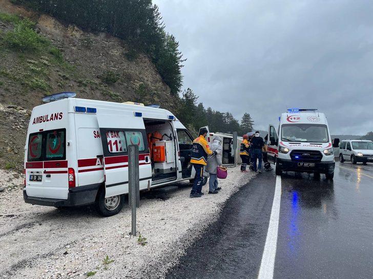 Kastamonu'da işçi servisinin devrilmesi sonucu çok sayıda kişi yaralandı G5