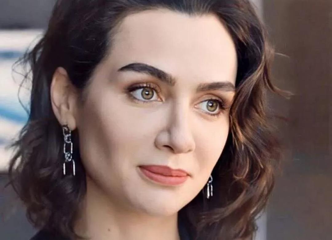 'Kuş U&ccedil;uşu' ile Netflix rekoru kıran Birce Akalay'ın estetiksiz hali g&uuml;ndem oldu