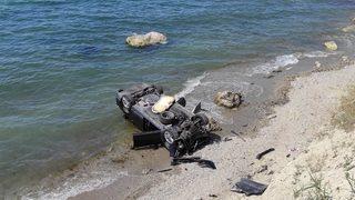 Beylikdüzü'nde bir kişi haciz gelen otomobilini uçurumdan attı