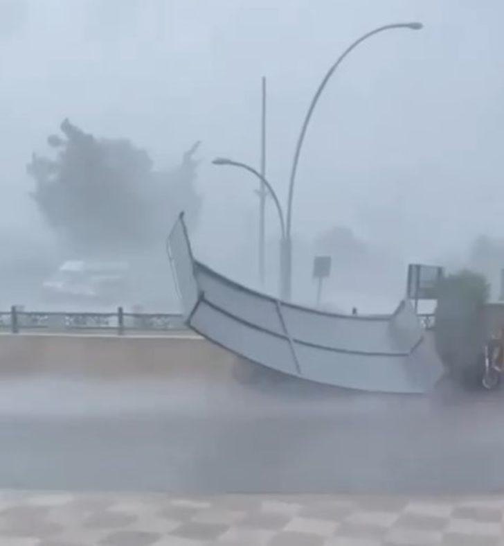 Antalya'daki fırtınada korkunç olay! El ele tutuşan turist çifte böyle çarptı... O anlar kamerada G2