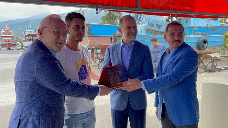 İskenderun Körfezi'nde aslan balığı avlama etkinliği düzenlendi G3