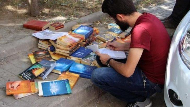 Sivas'ta çöpte FETÖ kitapları bulundu