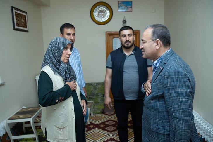 Adalet Bakanı Bozdağ, şehit infaz koruma memuru Yiğit'in ailesini ziyaret etti G1