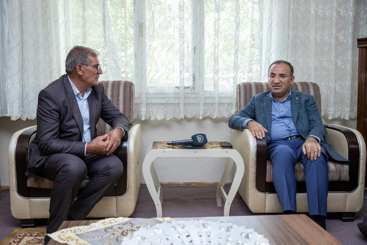 Adalet Bakanı Bozdağ, şehit infaz koruma memuru Yiğit'in ailesini ziyaret etti G2