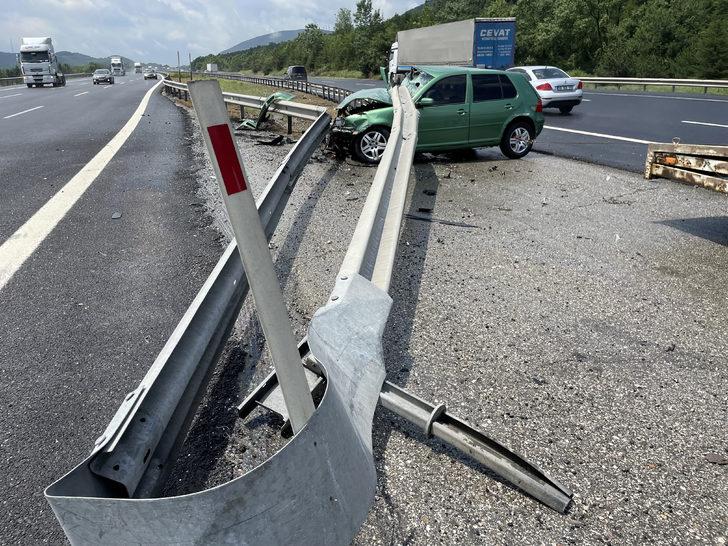 Anadolu Otoyolu'nda bariyere saplanan otomobilin sürücüsü ağır yaralandı G1