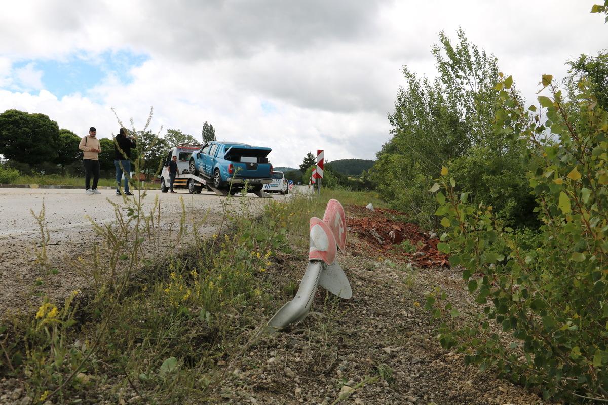 Kastamonu'da devrilen pikaptaki 3 kişi yaralandı