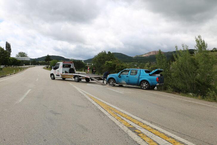 Kastamonu'da devrilen pikaptaki 3 kişi yaralandı G2
