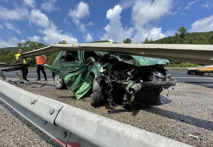 Anadolu Otoyolu'nda bariyere saplanan otomobilin sürücüsü ağır yaralandı G5