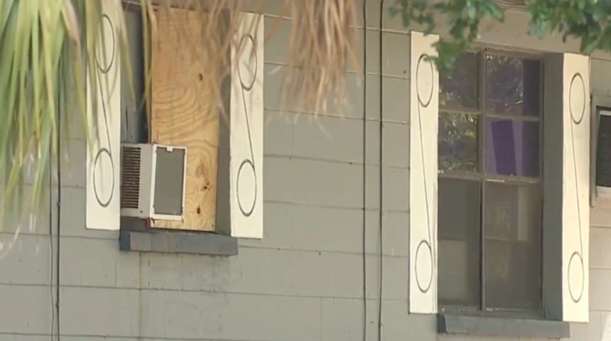 Komşusunu yatak odasında uzanırken buldu! Bir anda karşısında görünce ne yapacağını şaşırdı