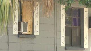 Komşusunu yatak odasında uzanırken buldu! Bir anda karşısında görünce ne yapacağını şaşırdı