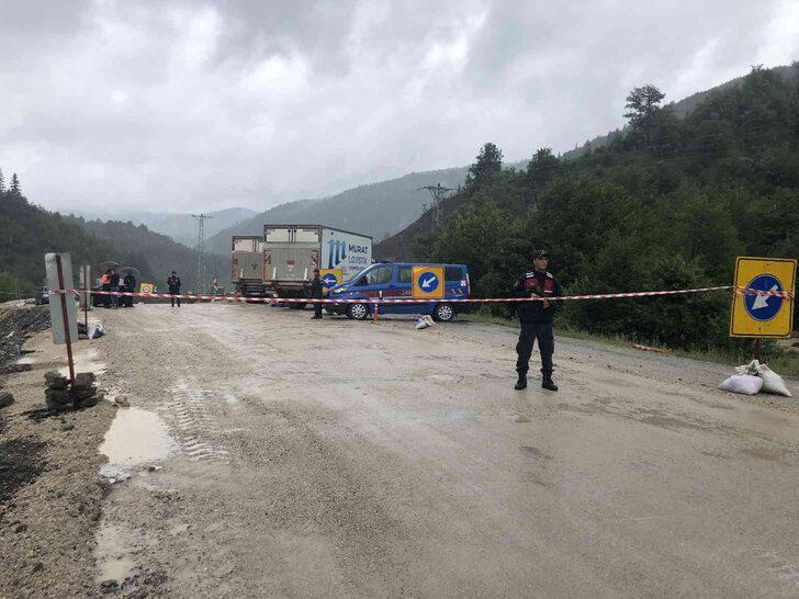 Sada Çayı taştı, yol çöktü! Tatile yarım saat kala... "Geri dönmek zorunda kaldık" G2
