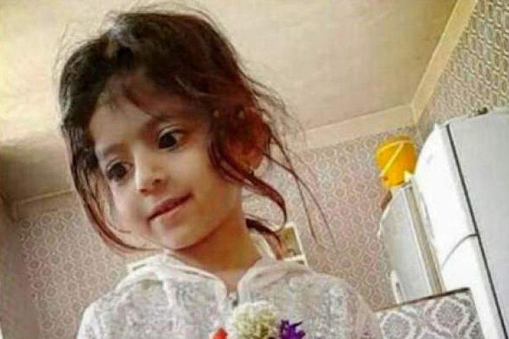 4 yaşındaki kızlarını arabada kilitli unuttular! Geri geldiklerinde minik kızın cansız bedeniyle karşılaştılar